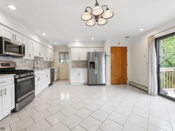 15 W Bradford Ave, Cedar Grove, NJ 07009