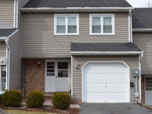 8 Stockton Ct, Parsippany-Troy Hills, NJ 07950
