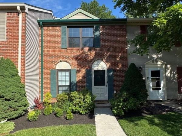 8 Tracy Ct, Franklin, NJ 08823