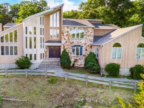 25 Wood Chase Ln, Kinnelon, NJ 07405
