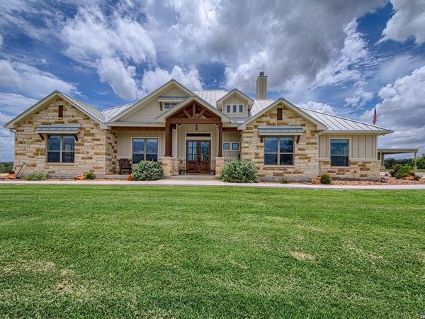 1188 County Road 328, Adkins, TX 78101