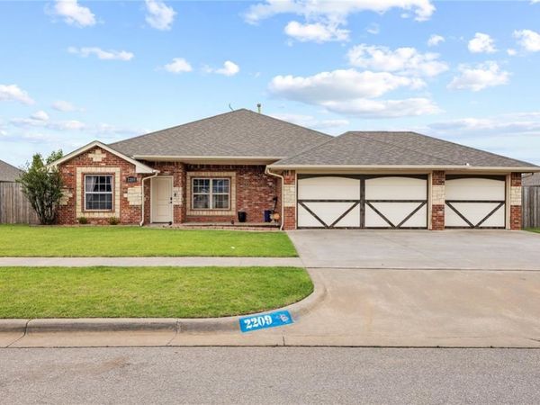 2209 Stratta Drive, Weatherford, OK 73096