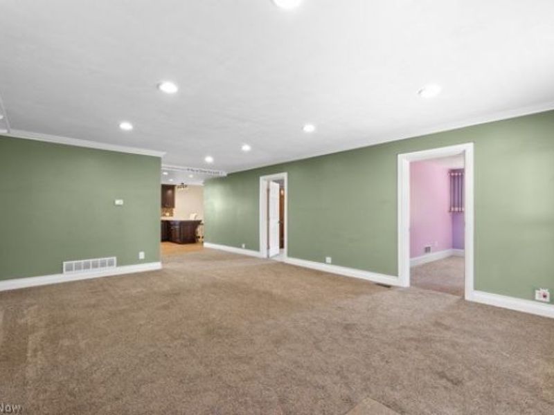 107 Broad Street, Saint Clairsville, OH 43950 Photo 3