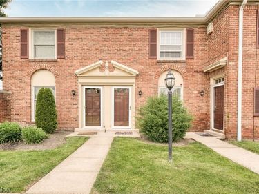 2398 Arlington Drive, Lyndhurst, OH 44124