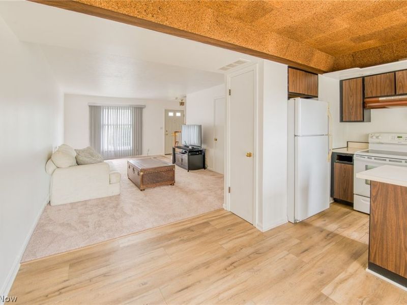 2398 Arlington Drive, Lyndhurst, OH 44124 Photo 7