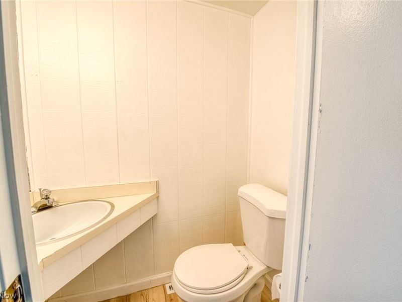 2398 Arlington Drive, Lyndhurst, OH 44124 Photo 8