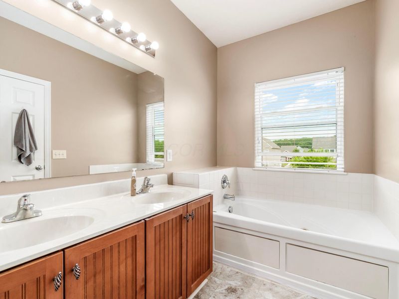 206 Lamplight Court, Delaware, OH 43015 Photo 12