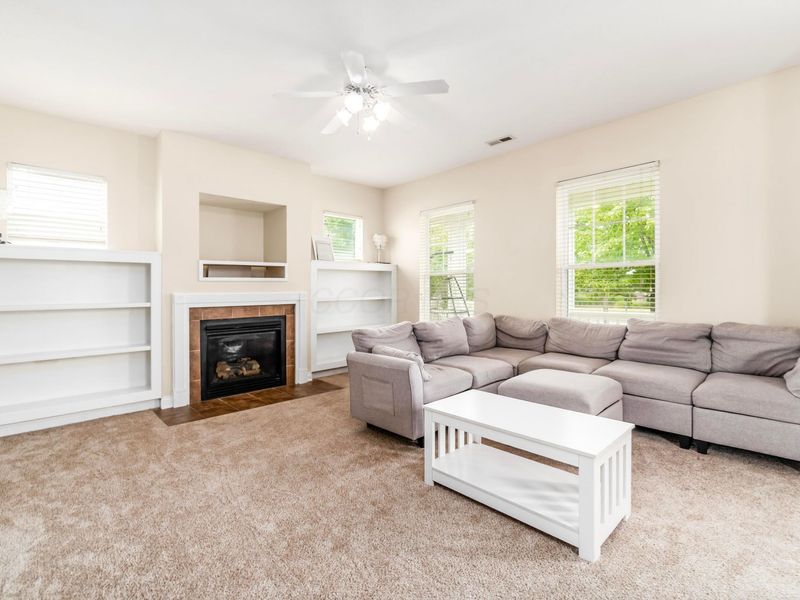 206 Lamplight Court, Delaware, OH 43015 Photo 4