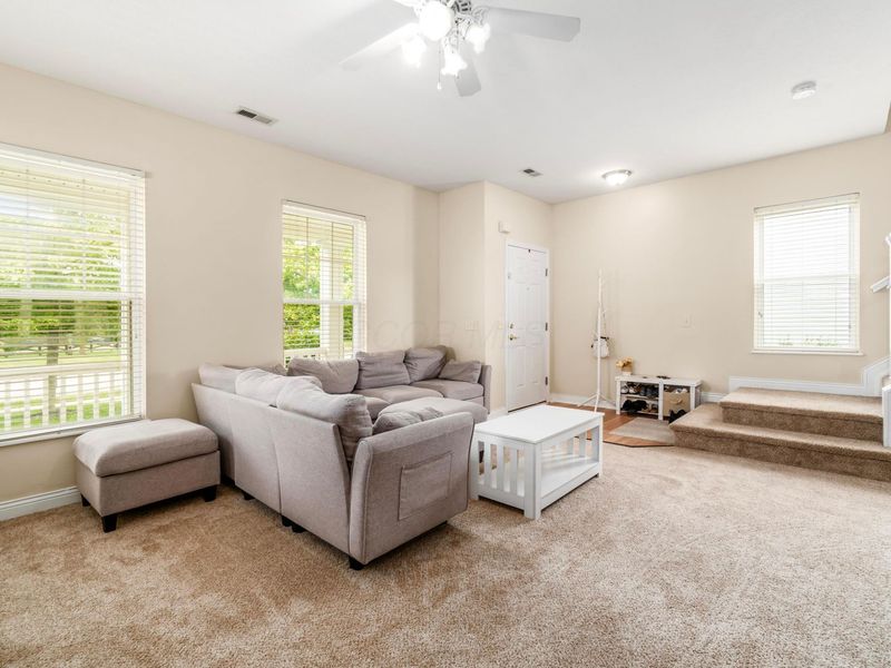 206 Lamplight Court, Delaware, OH 43015 Photo 5