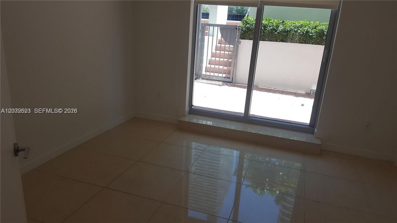 1111 SW 1st Ave, Unit TH-16, Miami, FL 33130 Photo