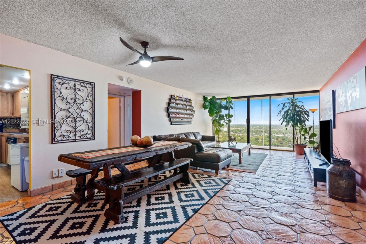 780 NE 69th St, Unit 2404, Miami, FL 33138 Photo