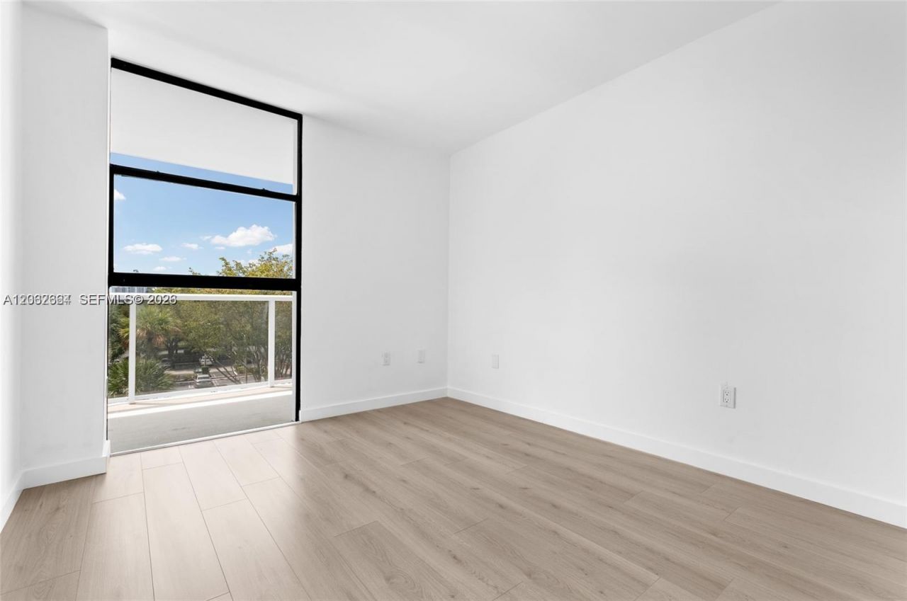 3701 N Country Club Dr , Unit 404, Aventura, FL 33180 Photo