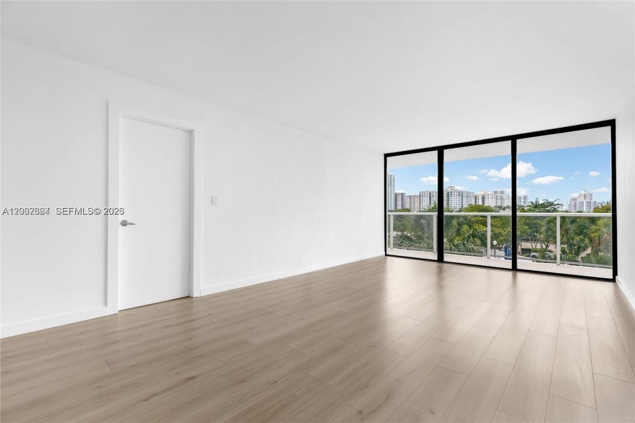3701 N Country Club Dr , Unit 404, Aventura, FL 33180 Photo