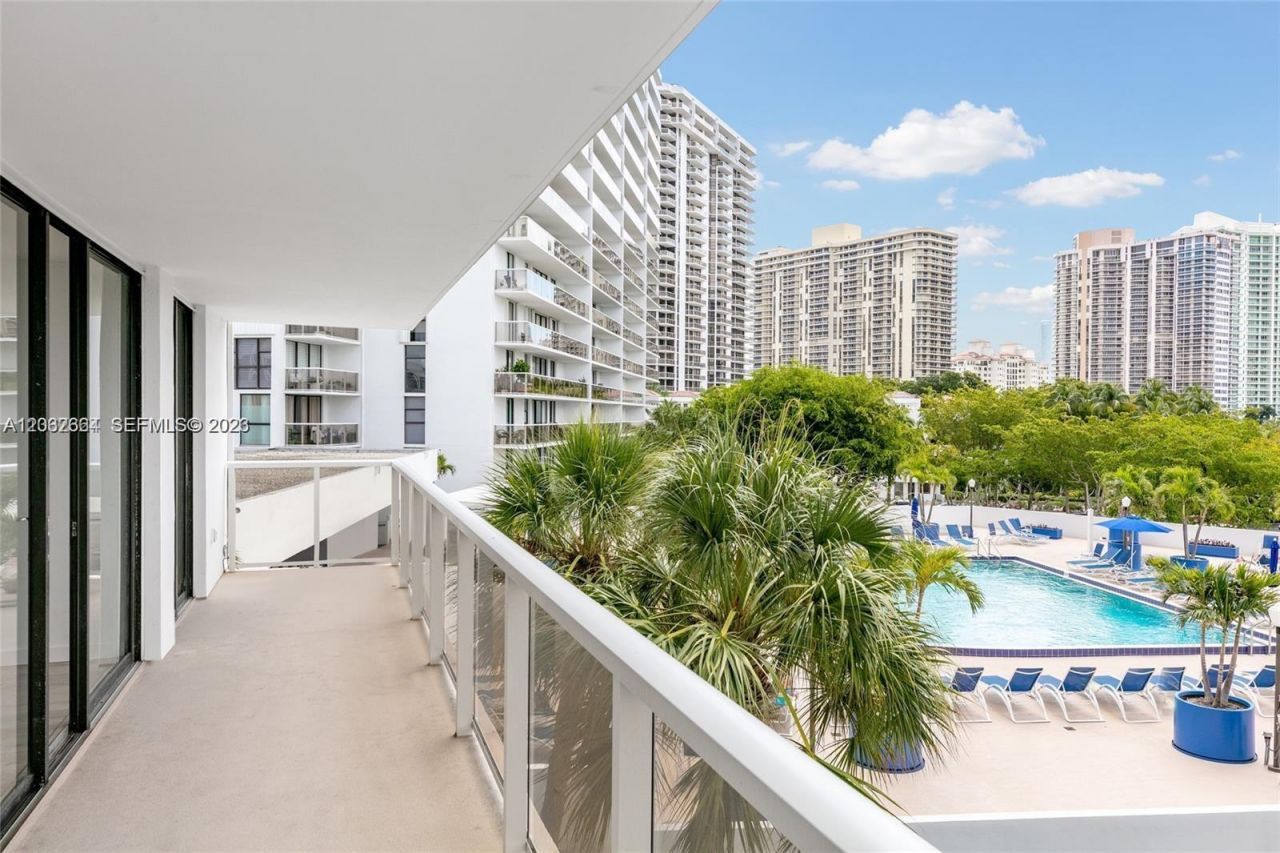 3701 N Country Club Dr , Unit 404, Aventura, FL 33180 Photo