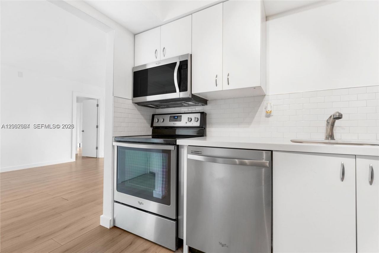3701 N Country Club Dr , Unit 404, Aventura, FL 33180 Photo