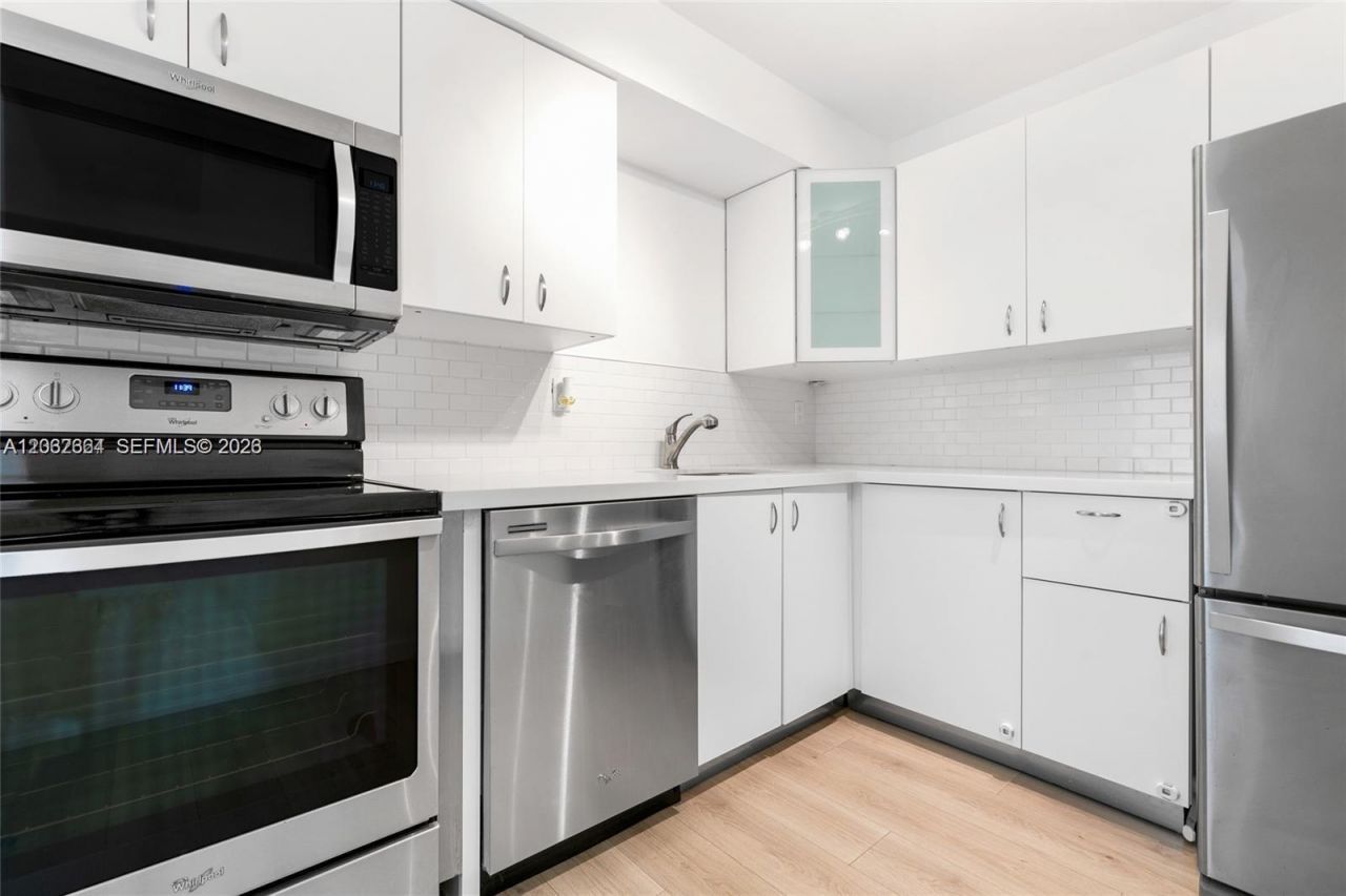 3701 N Country Club Dr , Unit 404, Aventura, FL 33180 Photo