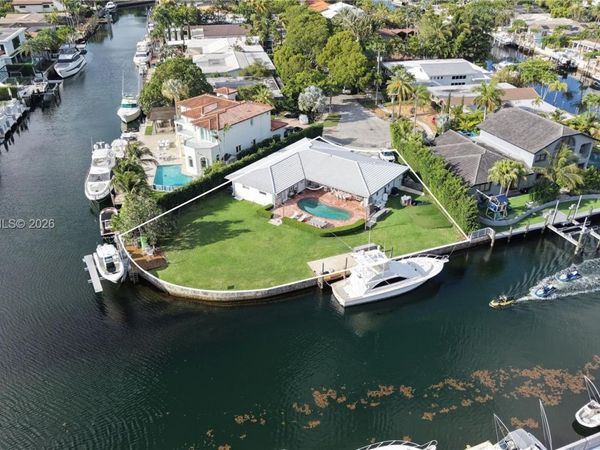 13305 Biscayne Island Ter, North Miami, FL 33181