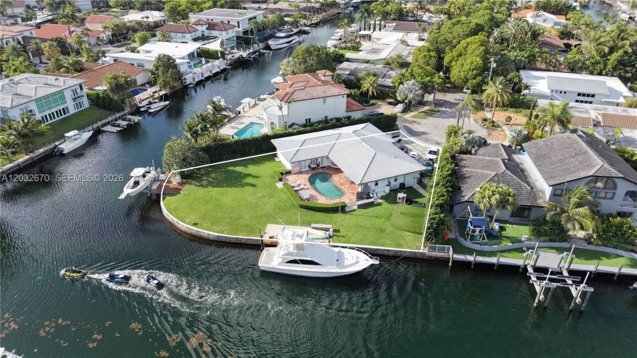13305 Biscayne Island Ter, North Miami, FL 33181 Photo