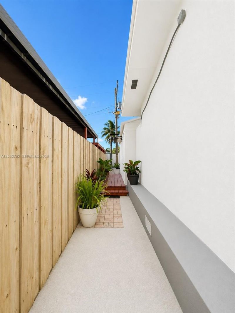 3625 NW 13th St , Miami, FL 33125 Photo