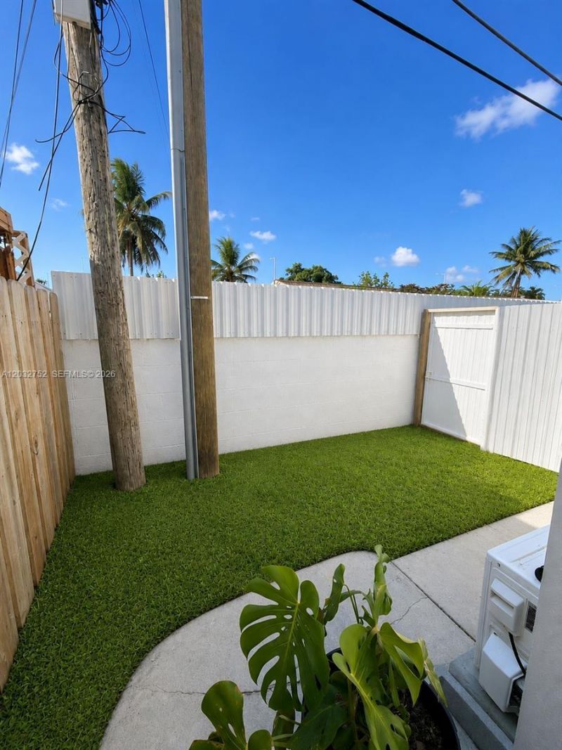 3625 NW 13th St , Miami, FL 33125 Photo