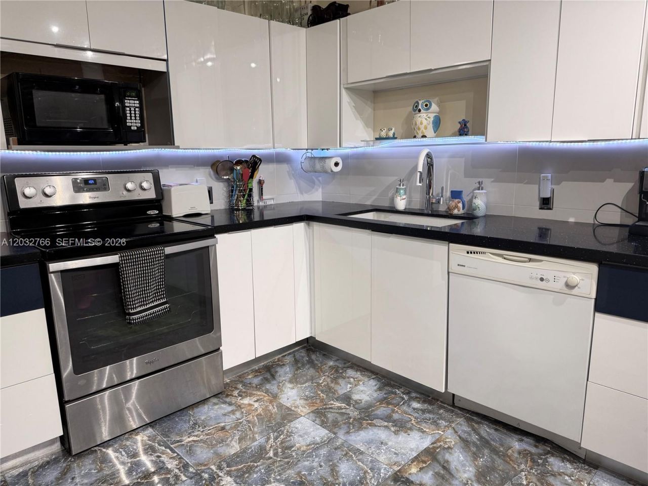4200 Hillcrest Dr , Unit 403, Hollywood, FL 33021 Photo