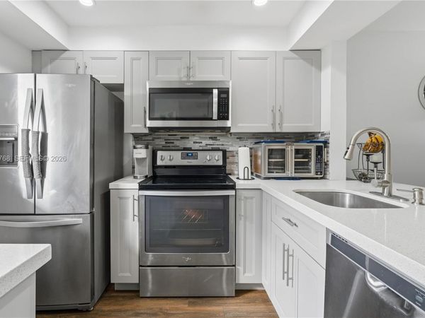 9340 Lagoon Pl , Unit 304, Davie, FL 33324