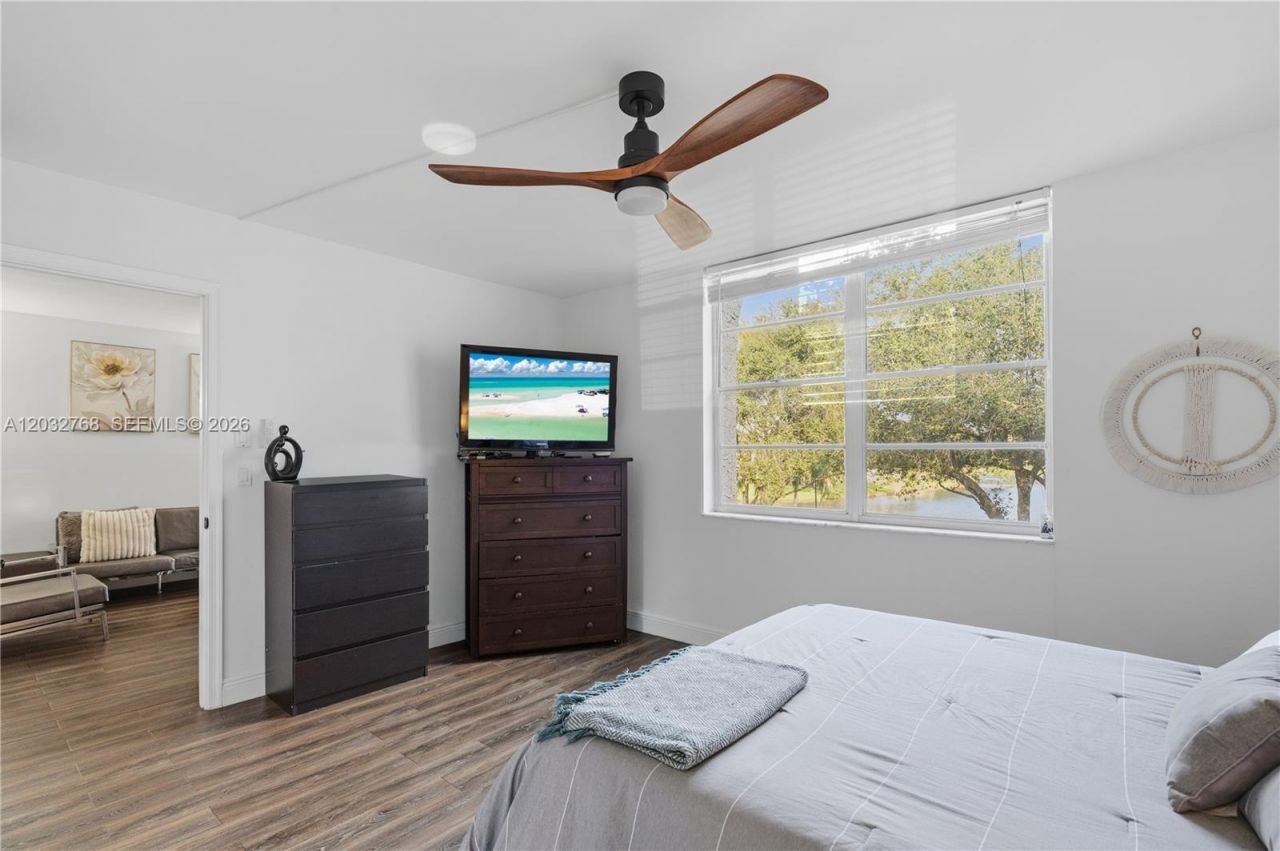 9340 Lagoon Pl, Unit 304, Davie, FL 33324 Photo