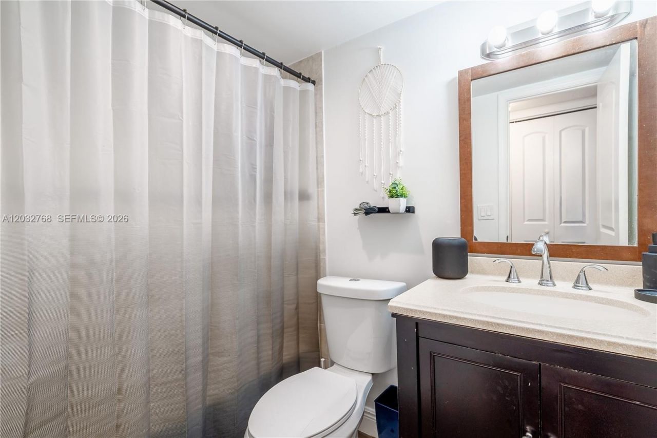 9340 Lagoon Pl, Unit 304, Davie, FL 33324 Photo