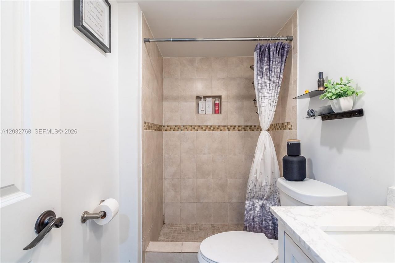 9340 Lagoon Pl, Unit 304, Davie, FL 33324 Photo