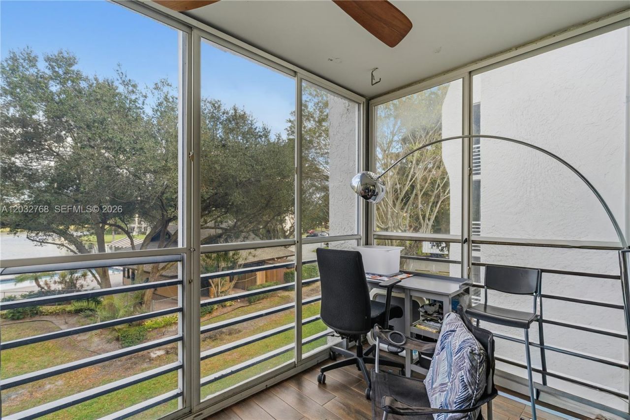 9340 Lagoon Pl, Unit 304, Davie, FL 33324 Photo