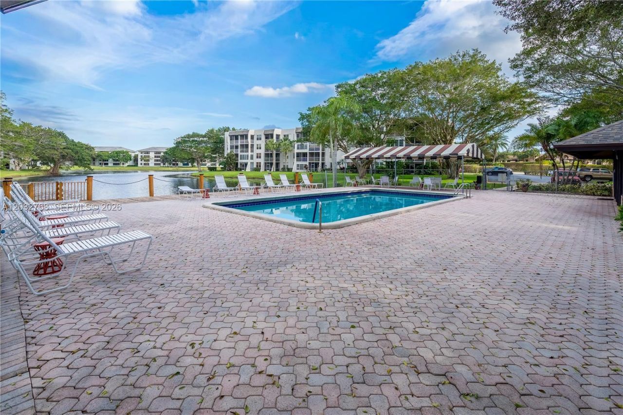 9340 Lagoon Pl, Unit 304, Davie, FL 33324 Photo