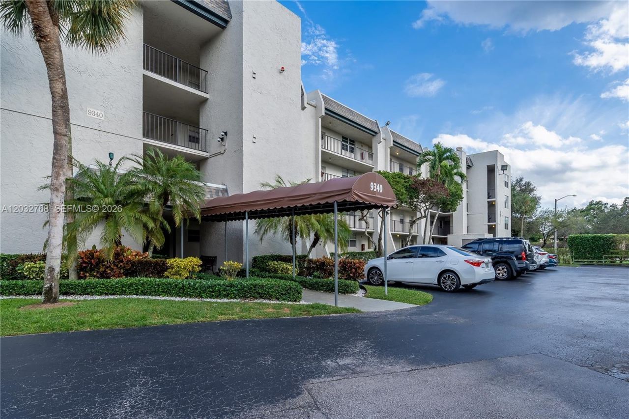 9340 Lagoon Pl, Unit 304, Davie, FL 33324 Photo