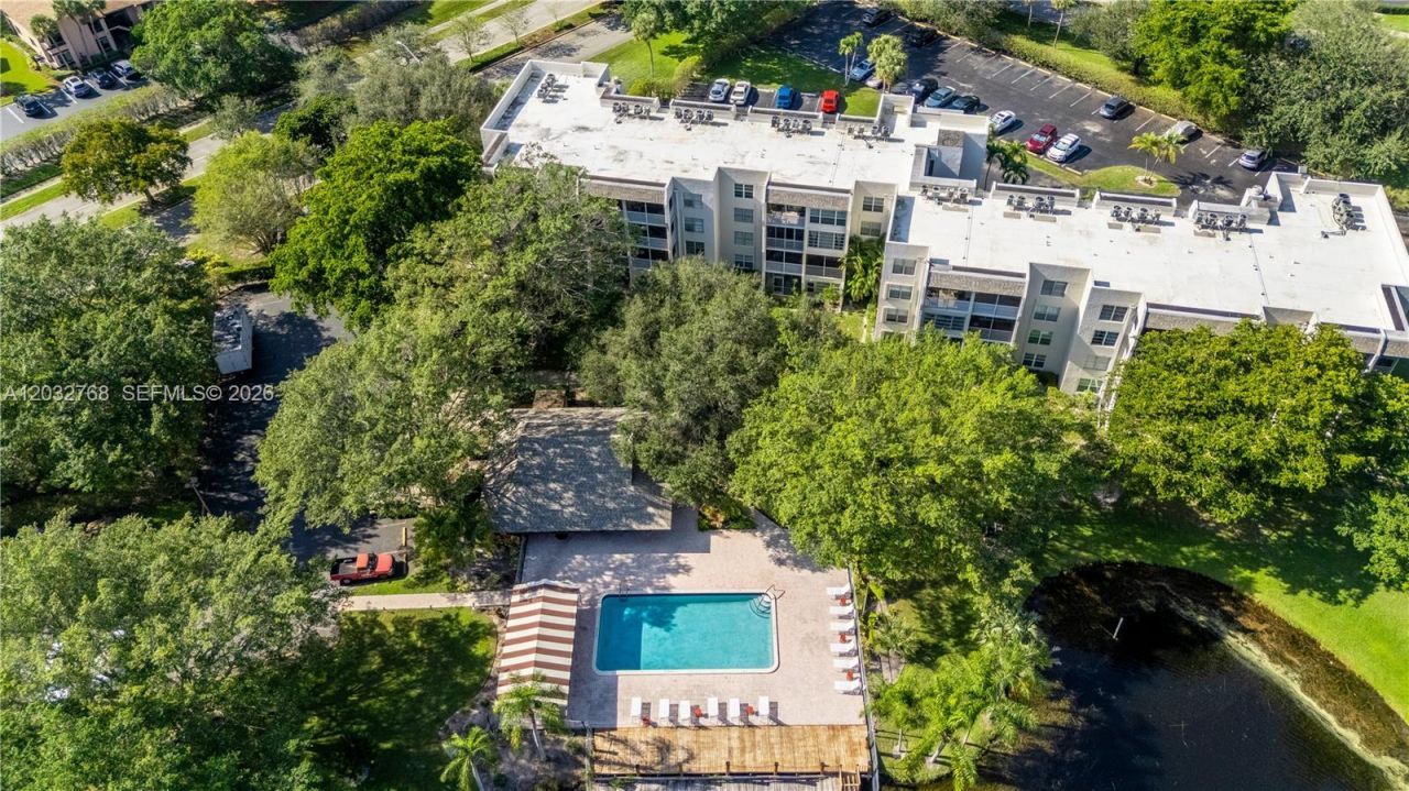 9340 Lagoon Pl, Unit 304, Davie, FL 33324 Photo
