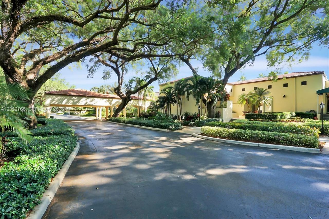 9340 Lagoon Pl, Unit 304, Davie, FL 33324 Photo