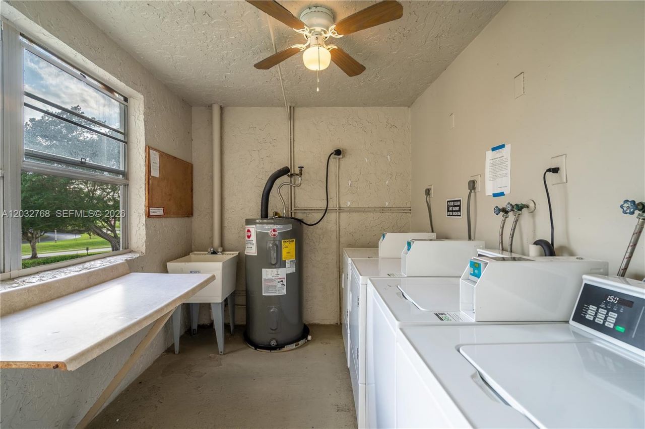 9340 Lagoon Pl, Unit 304, Davie, FL 33324 Photo
