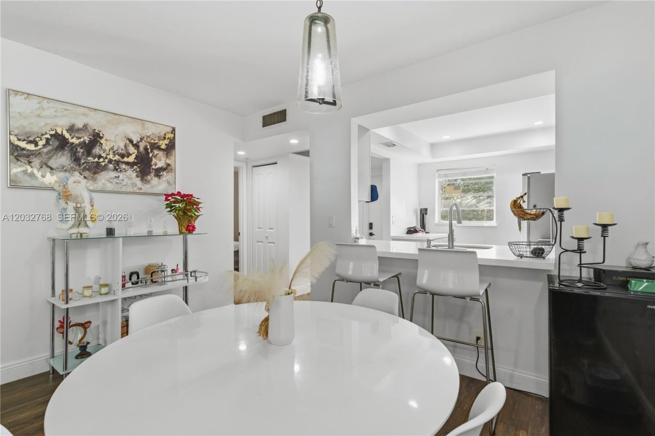 9340 Lagoon Pl, Unit 304, Davie, FL 33324 Photo