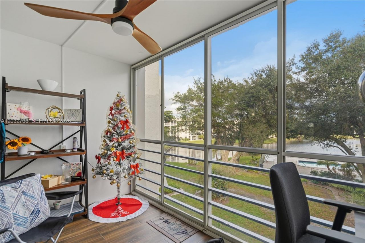 9340 Lagoon Pl, Unit 304, Davie, FL 33324 Photo