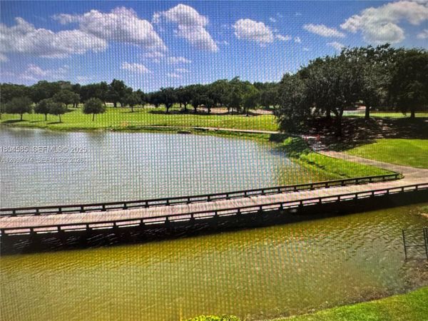 3001 W Rolling Hills Cir , Unit 305, Davie, FL 33328