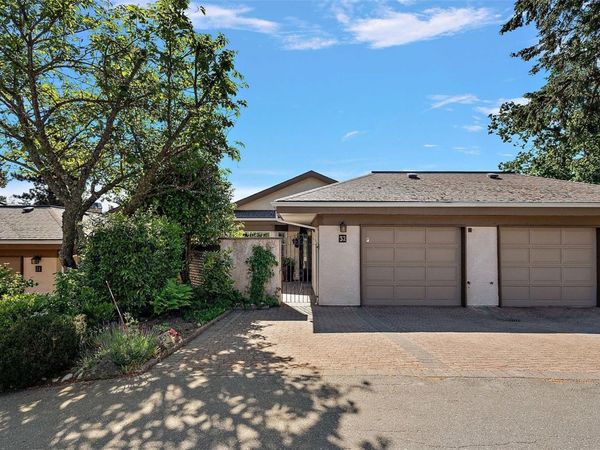 901 Kentwood Lane , Unit #32, Saanich, BC V8Y 2Y7