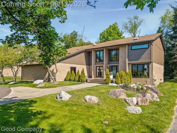 3176 Chambord Drive, West Bloomfield Twp, MI 48323