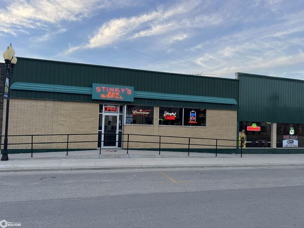 920-924 Parriott Street, Aplington, IA 50604