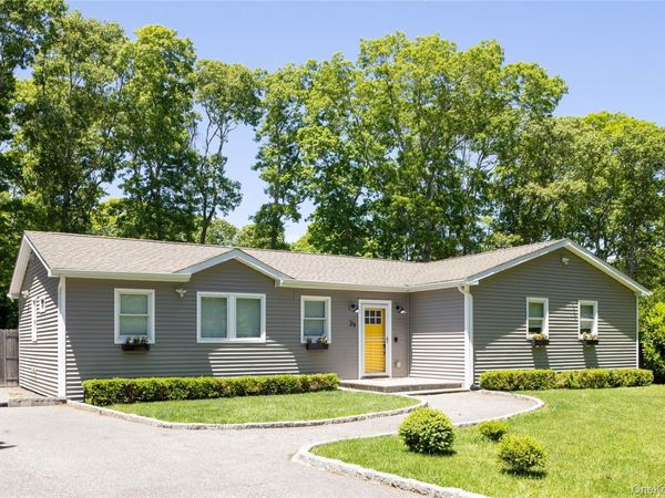 29 Matthews Drive , Speonk, NY 11972