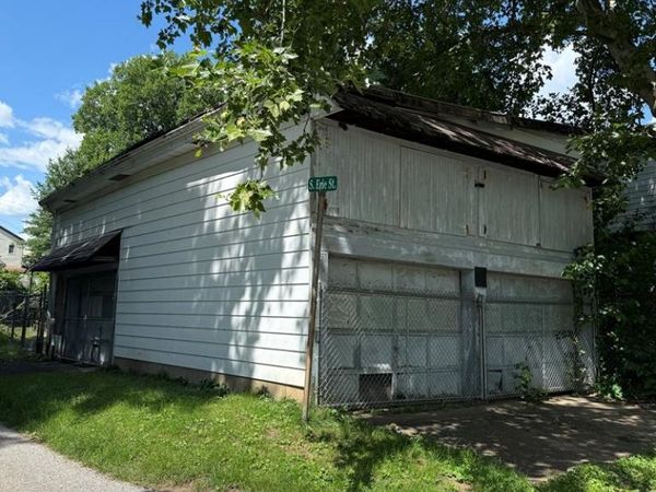 221 S Walbash Street, Wheeling, WV 26003