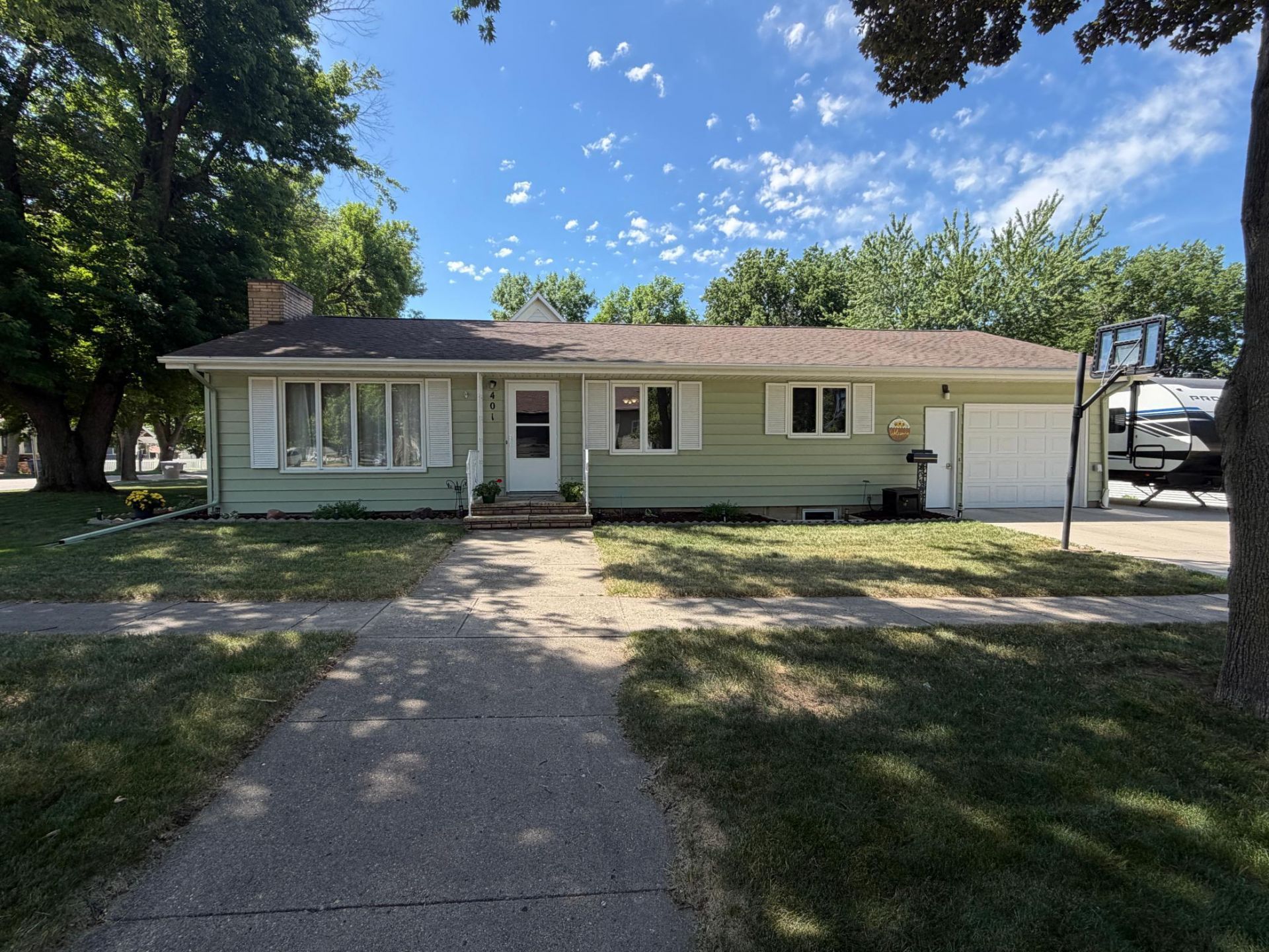 401 W Crawford Street, Luverne, MN 56156