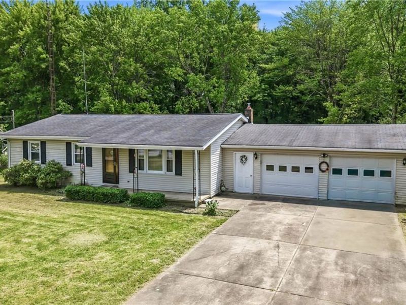 1280 Sterling Drive, Cortland, OH 44410 Photo 2