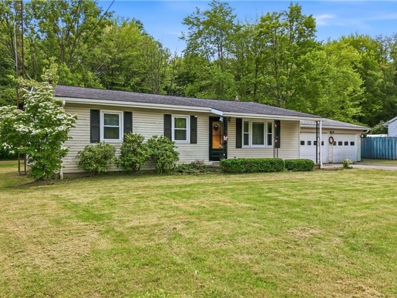1280 Sterling Drive, Cortland, OH 44410 Photo 3