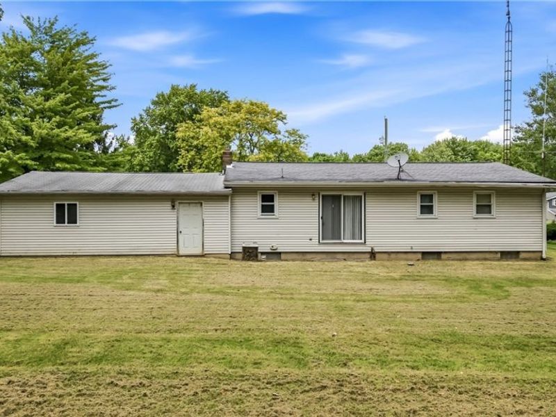 1280 Sterling Drive, Cortland, OH 44410 Photo 6