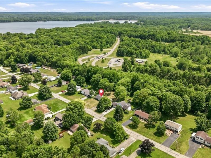 1280 Sterling Drive, Cortland, OH 44410 Photo 8