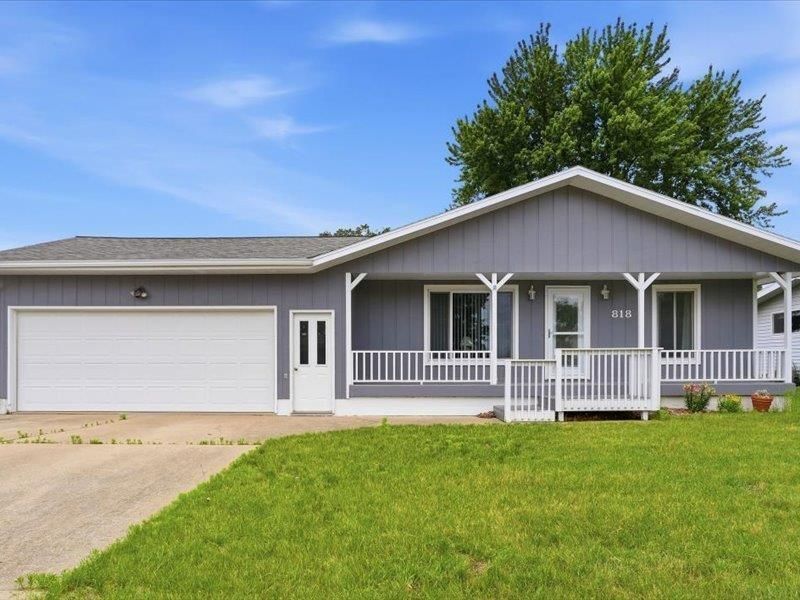 818 Sycamore Street, Janesville, IA 50647 Main Photo
