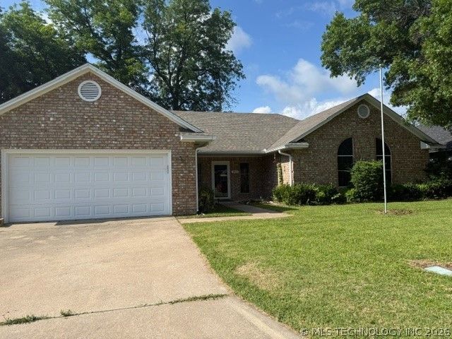 1910 Marsh Lane, Ardmore, OK 73401 Main Photo